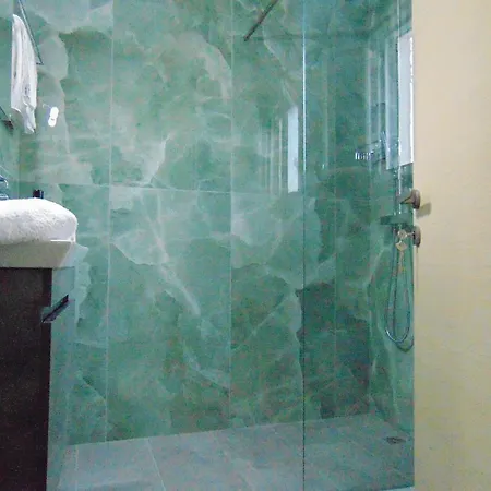 度假居 Sea View, Kaizer Throne, Lalis House 佩雷卡斯