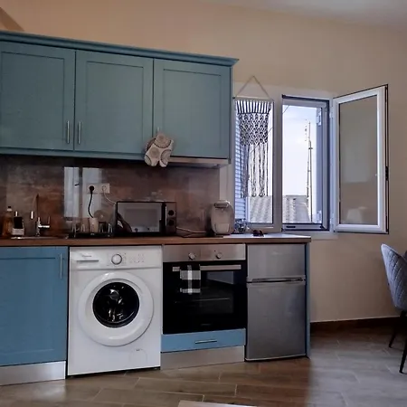 Sea View, Kaizer Throne, Lalis House 佩雷卡斯