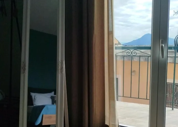 Sea View, Kaizer Throne, Lalis House * Pelekas