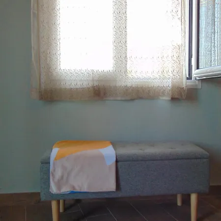 Sea View, Kaizer Throne, Lalis House פלקאס