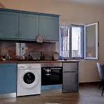 Sea View, Kaizer Throne, Lalis House Pélekasz