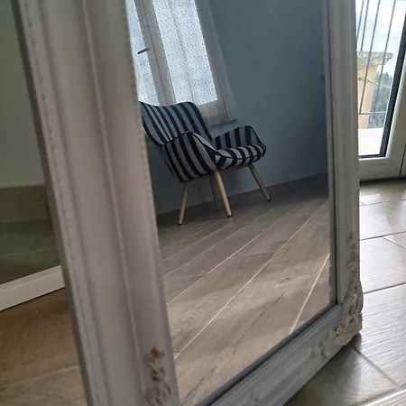 Sea View, Kaizer Throne, Lalis House