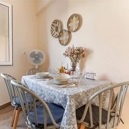 Sea View, Kaizer Throne, Lalis House * Πέλεκας