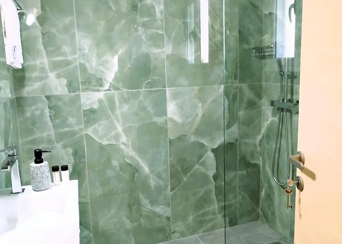 Sea View, Kaizer Throne, Lalis House בית נופש *