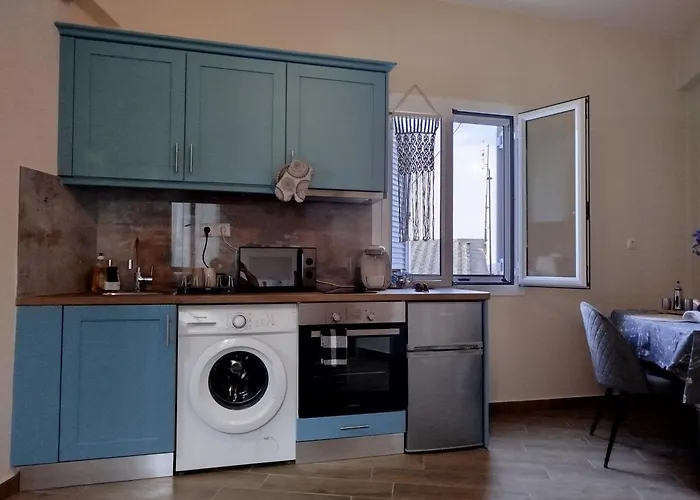 Sea View, Kaizer Throne, Lalis House Пелекас